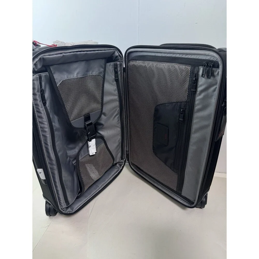 Tumi Alpha 3 International Expandable 4 Wheeled CarryOn Spinner Suitcase Luggage